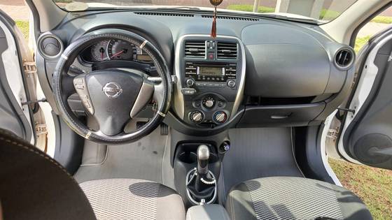 NISSAN MARCH 1.0 SV 16V FLEX 4P MANUAL NISSAN MARCH 1.0 SV 16V FLEX 4P MANUAL